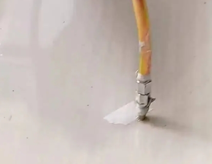 依安瓷砖空鼓维修公司专业解答在瓷砖铺贴过程中，如果使用的砂料过粗（如全部使用了粗砂），可能会导致以下问题
